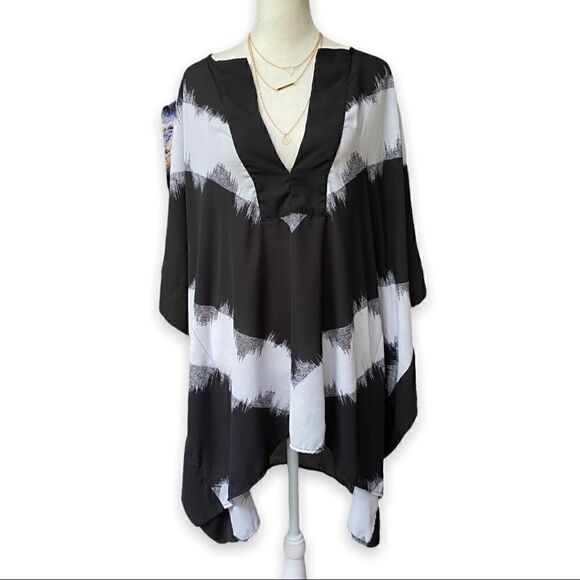MOSSIMO Black and White Chevron Stripe Swim Cover - Picture 1 of 13